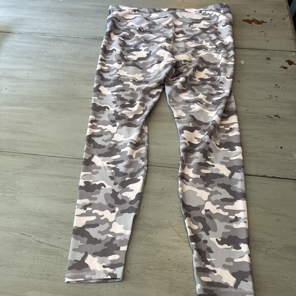 Fabletics Powerhold Gray Light Pink Camo High Waisted Legging Sz XXL - Picture 8 of 9